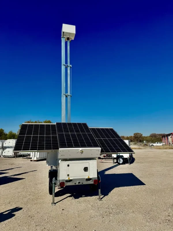 2M Technology 2MVSC-4000C solar-powered security trailer in outdoor parking lot